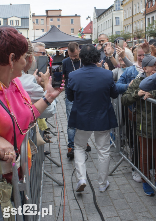 Włoski Artysta Wystąpił Na Starogardzkim Rynku