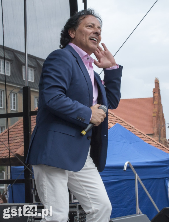 Włoski Artysta Wystąpił Na Starogardzkim Rynku