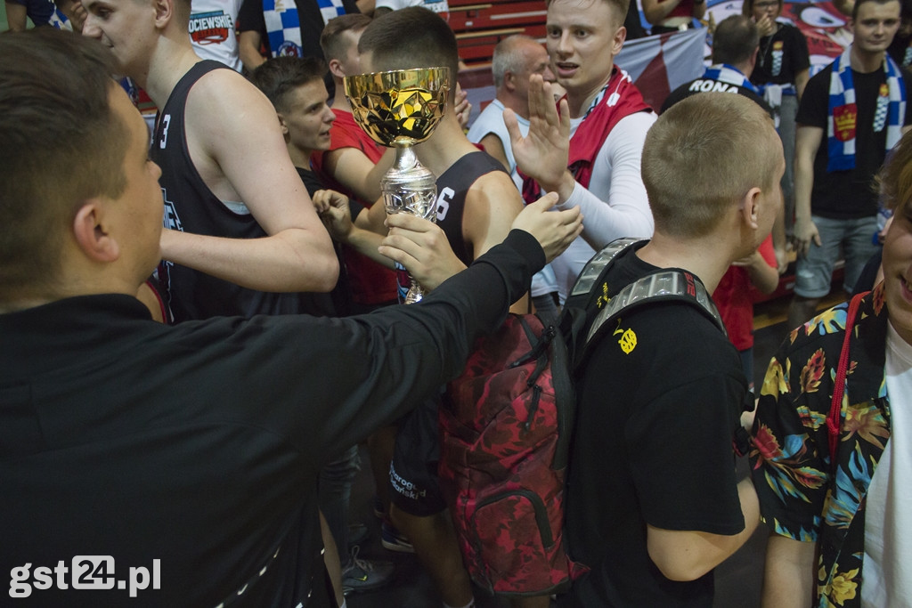 KOCIEWSKIE DIABŁY Z PUCHAREM PREZYDENTA MIASTA