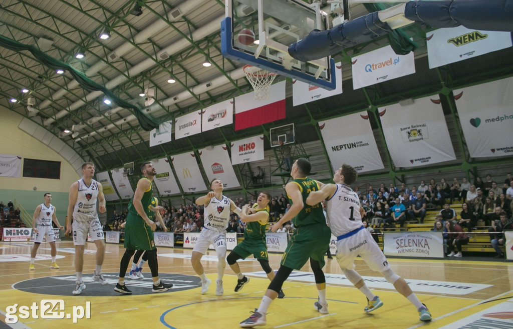 KOCIEWSKIE DIABŁY POKONAŁY ZNICZ BASKET PRUSZKÓW