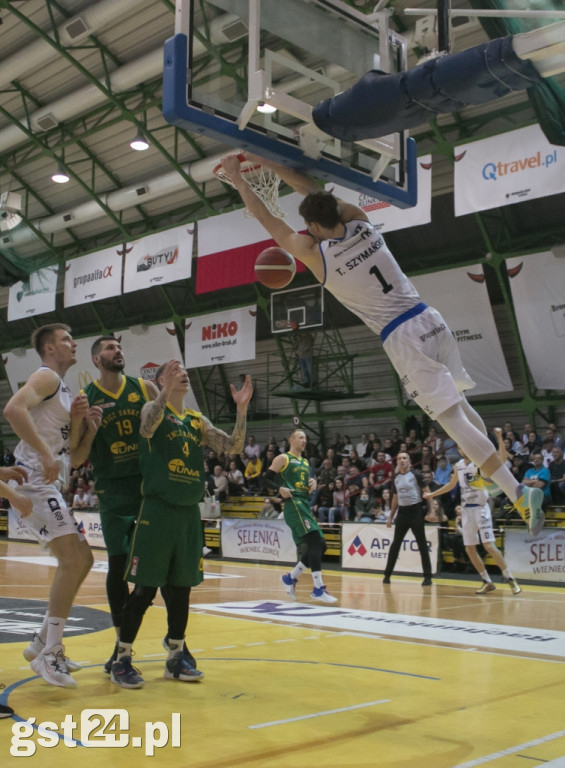 KOCIEWSKIE DIABŁY POKONAŁY ZNICZ BASKET PRUSZKÓW