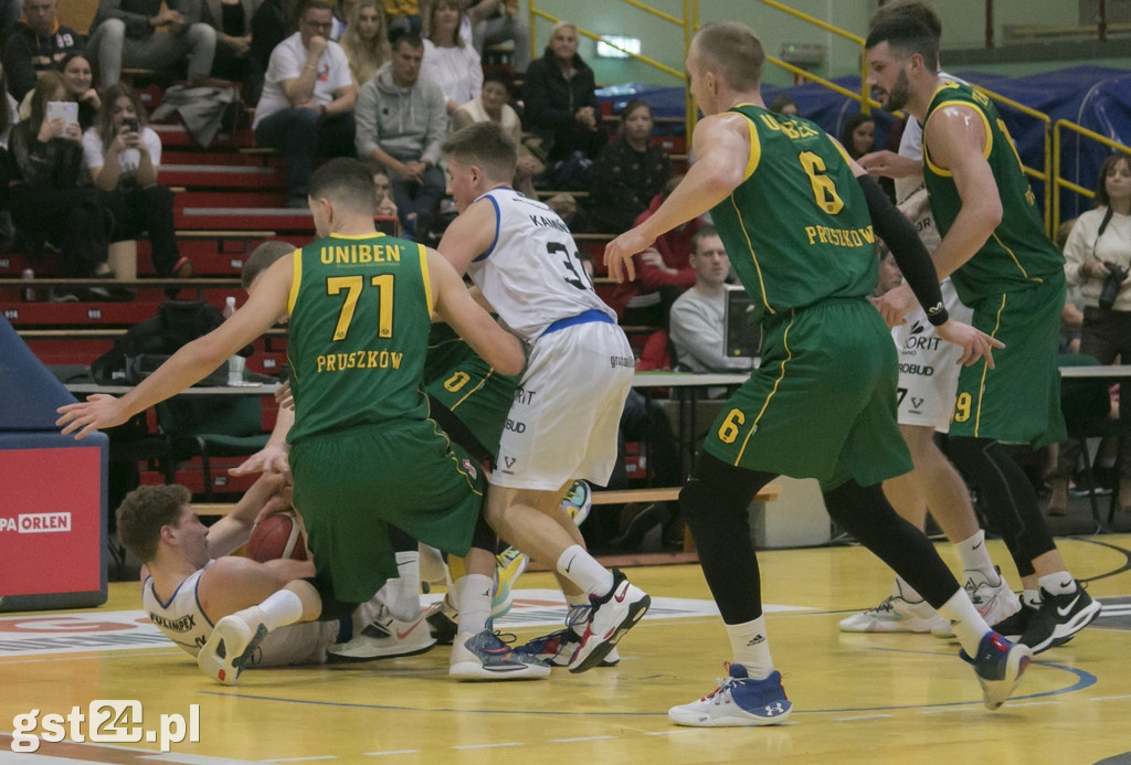KOCIEWSKIE DIABŁY POKONAŁY ZNICZ BASKET PRUSZKÓW
