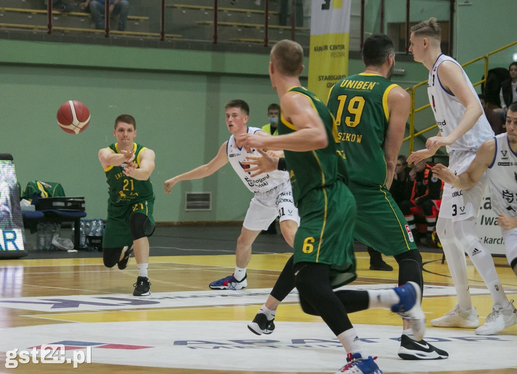KOCIEWSKIE DIABŁY POKONAŁY ZNICZ BASKET PRUSZKÓW