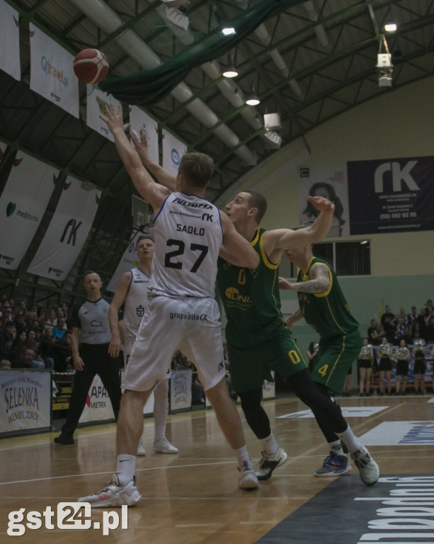 KOCIEWSKIE DIABŁY POKONAŁY ZNICZ BASKET PRUSZKÓW