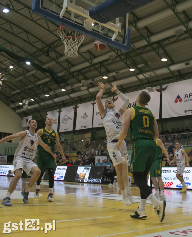 KOCIEWSKIE DIABŁY POKONAŁY ZNICZ BASKET PRUSZKÓW