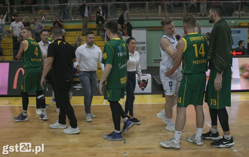 KOCIEWSKIE DIABŁY POKONAŁY ZNICZ BASKET PRUSZKÓW