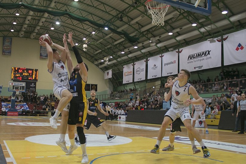 Kociewskie Diabły  walczyły z liderem tabeli