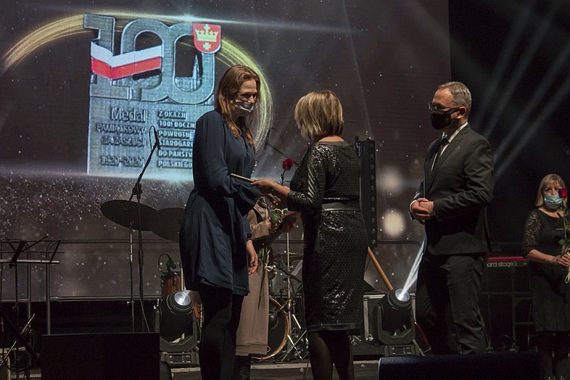 WRĘCZENIE MEDALI ZA ZASŁUGI DLA MIASTA