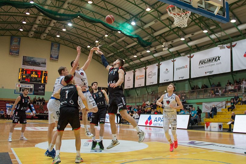 KOCIEWSKIE DIABŁY POKONAŁY GKS TYCHY