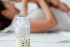 Groźna bakteria w mleku dla niemowląt. Nie podawaj dzieciom!-8011