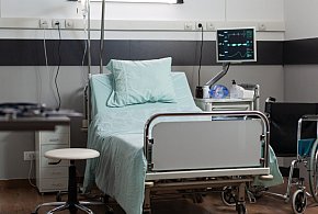 Lek wycofany z powodu zanieczyszczeń. W środku znaleziono fragmenty szkła-11566