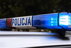 Zostawił po sobie tylko nagranie z monitoringu. Policja prosi o pomoc