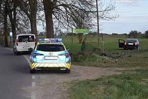 Uciekał przed policją i rozbił auto