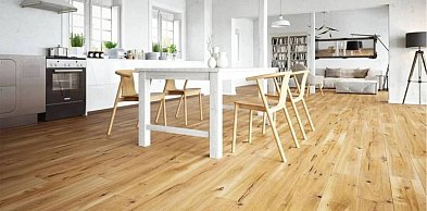 Jak prawidłowo dbać o podłogi drewniane aby dobrze wyglądały przez długi czas