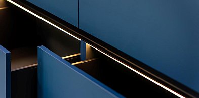 Dyskretne światło, spektakularny efekt: Jak oświetlenie magnetyczne odmienia chara