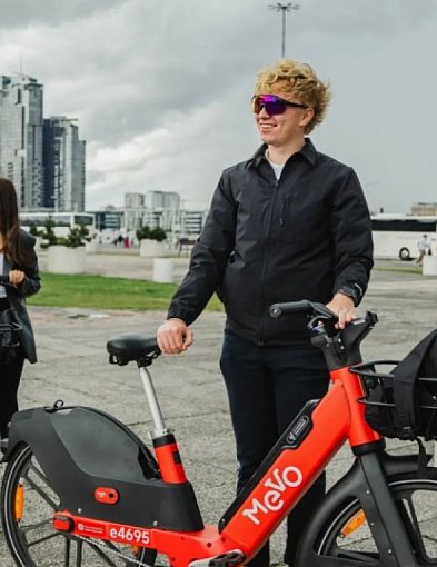 Dynamiczna jesień rowerów MEVO-11648