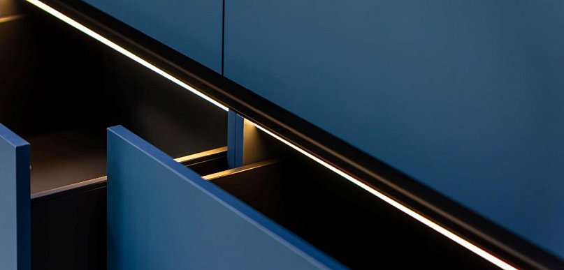 Dyskretne światło, spektakularny efekt: Jak oświetlenie magnetyczne odmienia chara