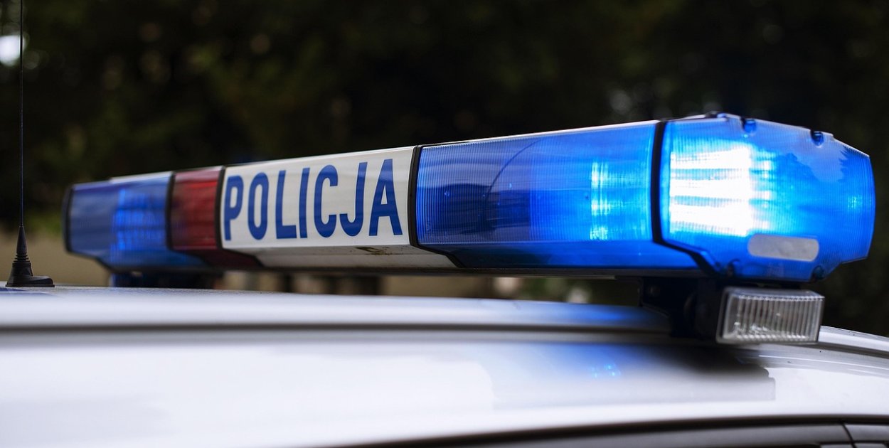 Zostawił po sobie tylko nagranie z monitoringu. Policja prosi o pomoc